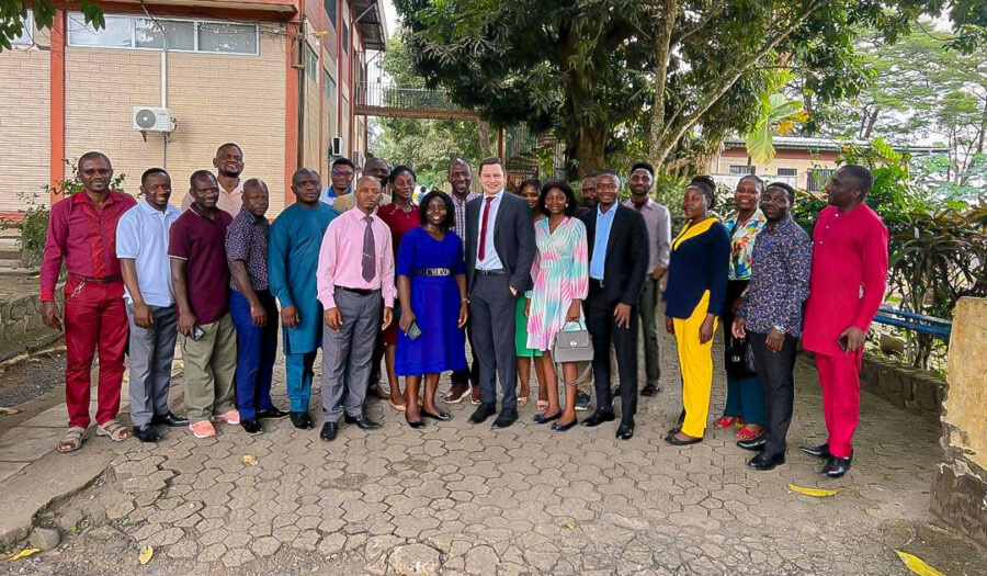 Tenir des Promesses Partagées : Améliorer l'Expertise Chirurgicale au Cameroun. cbc health services 01